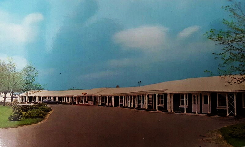 Sunset Lodge (Sunset Motel) - Vintage Postcard (newer photo)